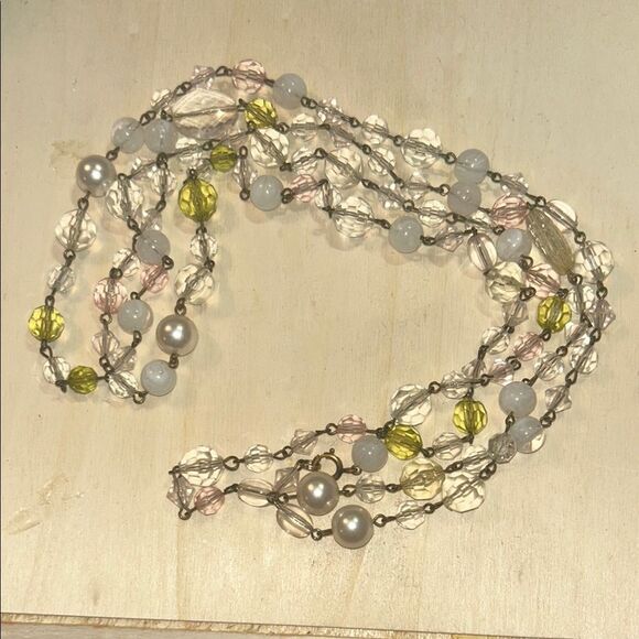 Elegant Multi-Color Beaded Necklace - Picture 1 of 4